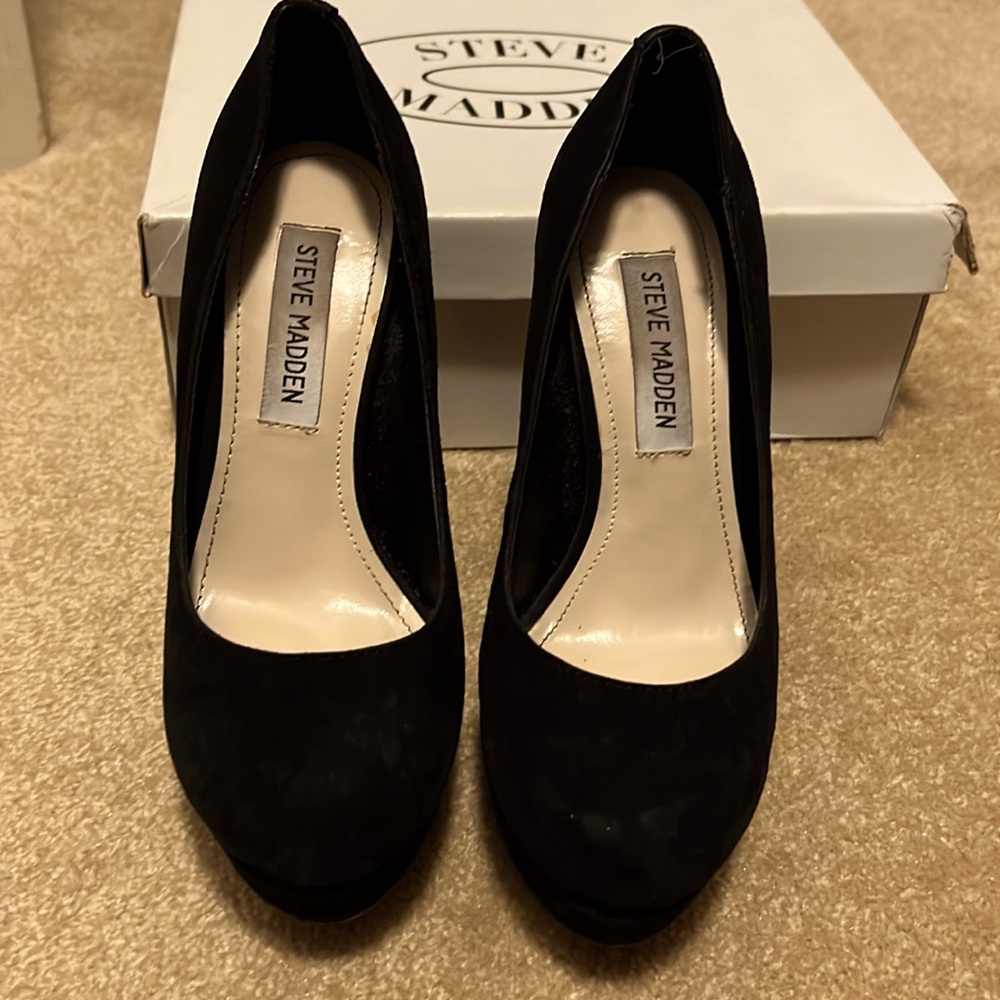 Black Velvet pumps